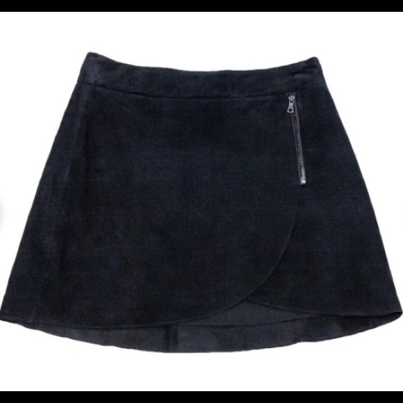 *SOLD*❤️Host Pick Alice + Olivia Suede Skirt NWT - Picture 3 of 9